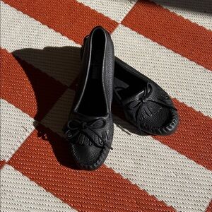 Minnetonka Women's Classic Black Moccasins